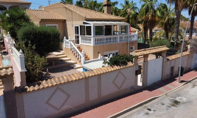 Villa en venta en Torrevieja, Alicante