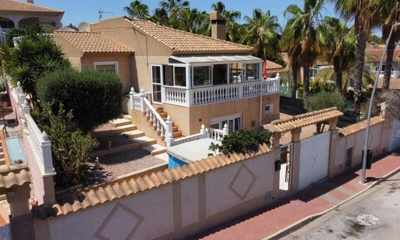 4 Cuarto Villa en venta