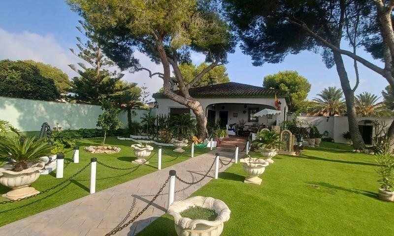 Villa for sale in Orihuela Costa, Alicante