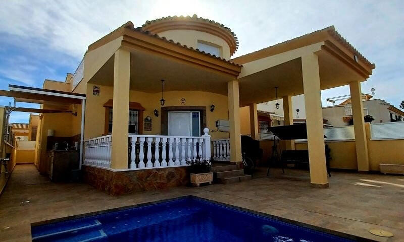 Villa en venta en Pilar de la Horadada, Alicante