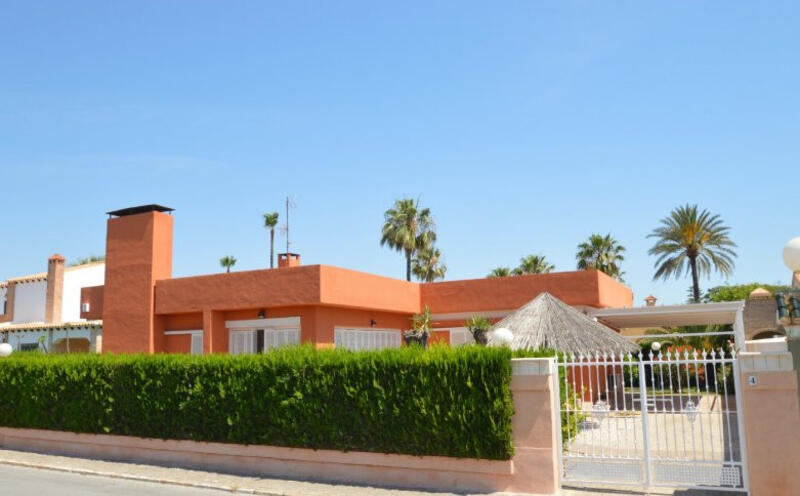 Villa Te koop in Torrevieja, Alicante