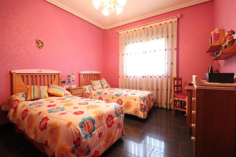 4 Cuarto Villa en venta