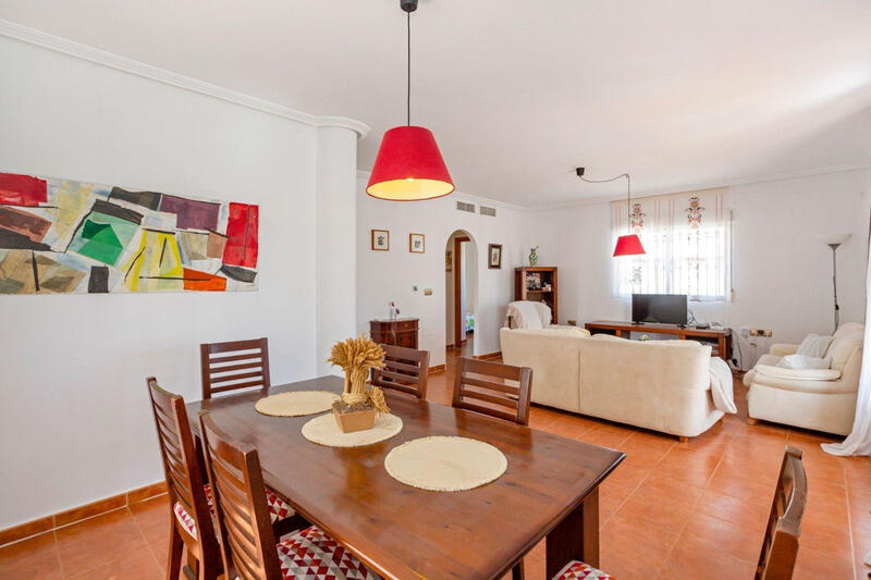 4 Cuarto Villa en venta