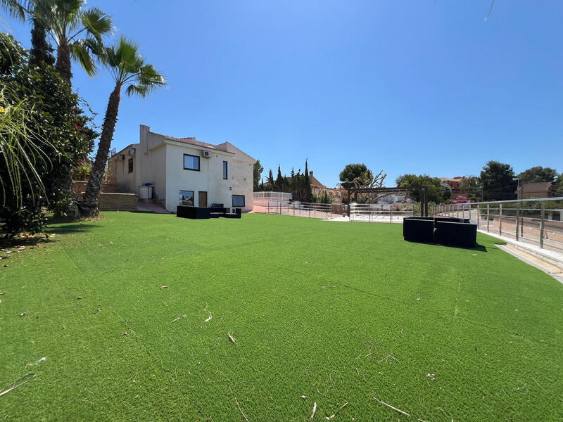 Villa for sale in Torrevieja, Alicante