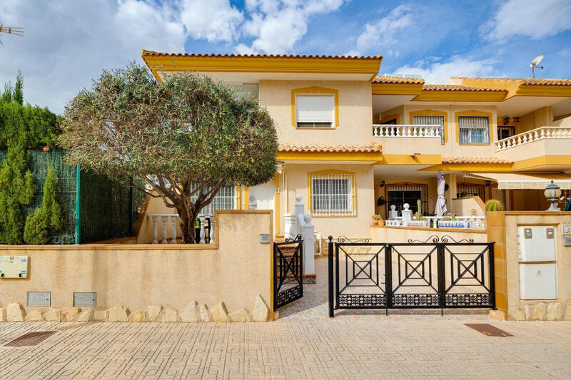 Villa til salgs i Orihuela Costa, Alicante