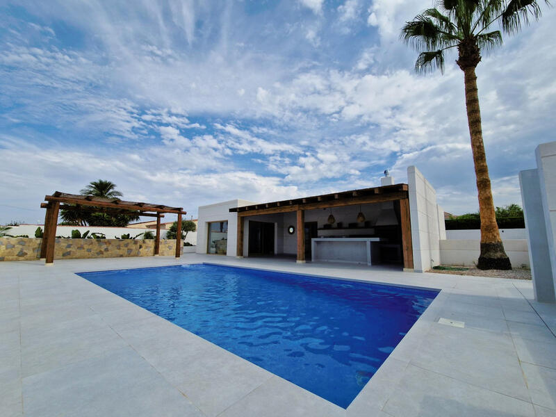 Villa en venta en Torrevieja, Alicante