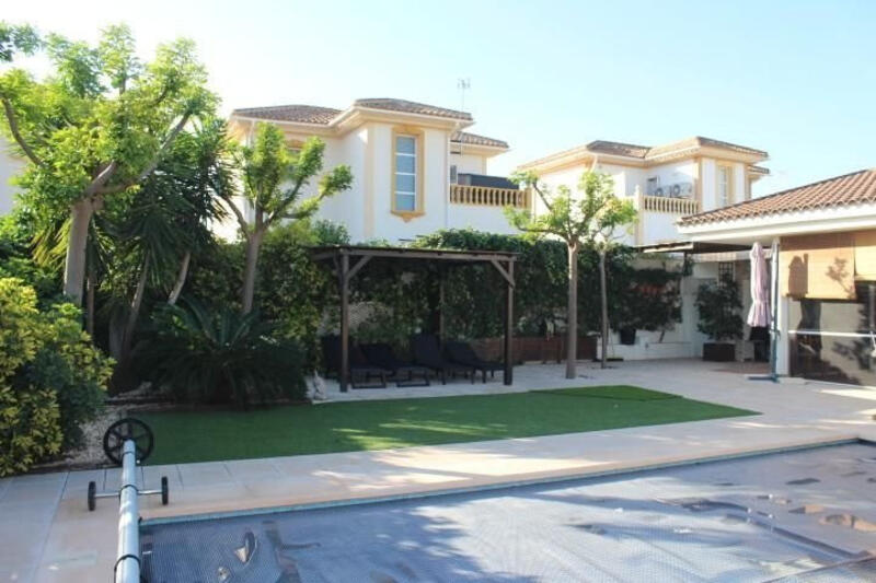 4 bedroom Villa for sale