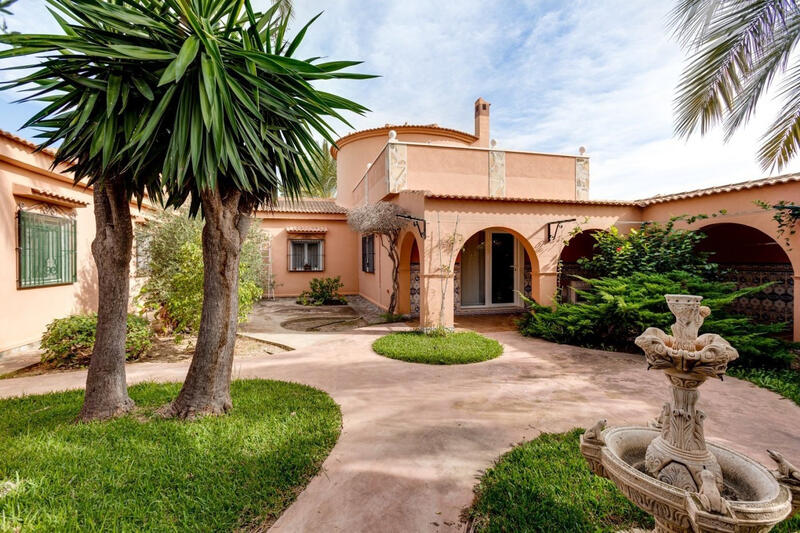 Villa à vendre dans Torrevieja, Alicante