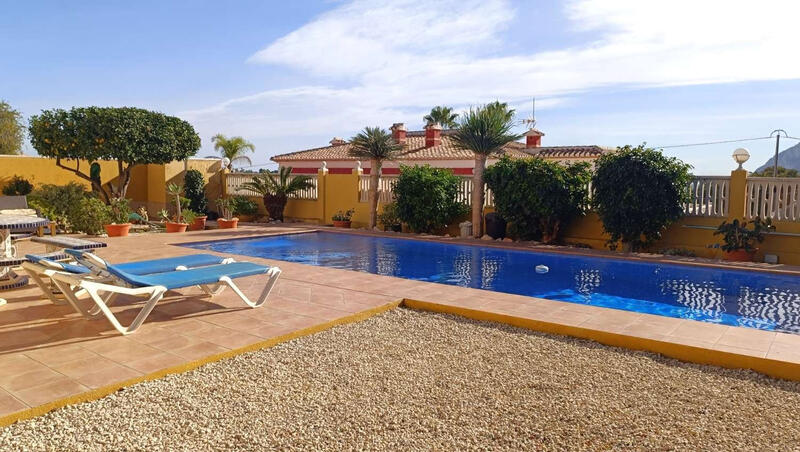 Villa en venta en Calpe, Alicante