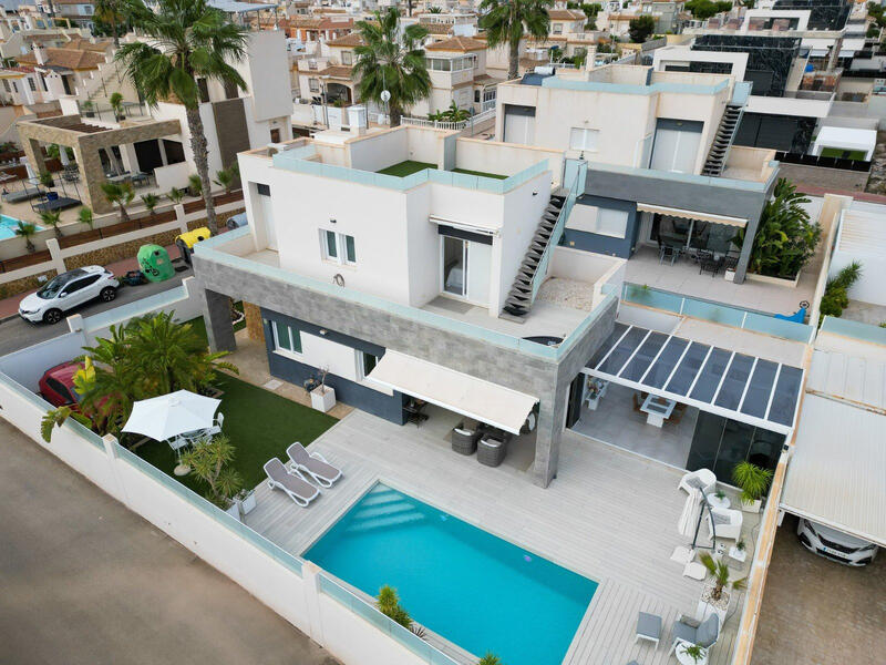 Villa till salu i Torrevieja, Alicante