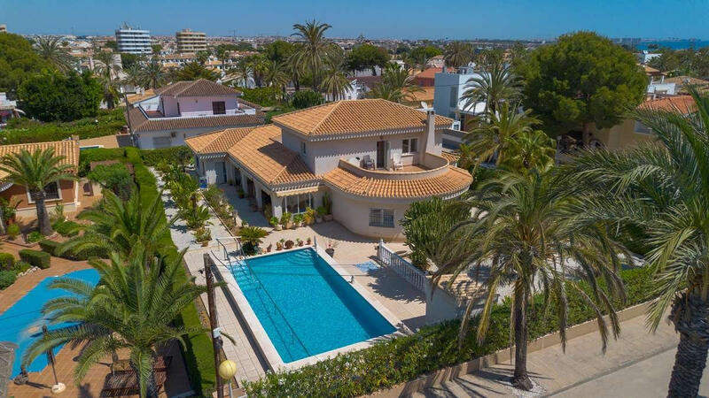 Villa till salu i Cabo Roig, Alicante