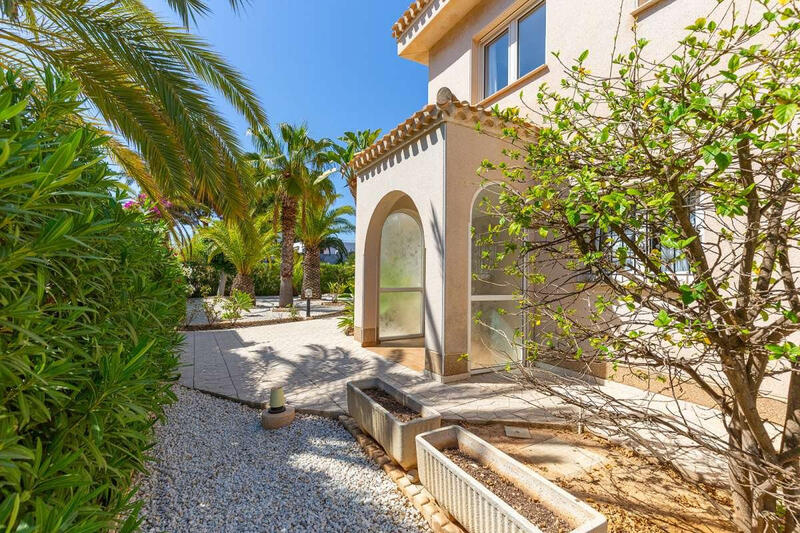 6 bedroom Villa for sale