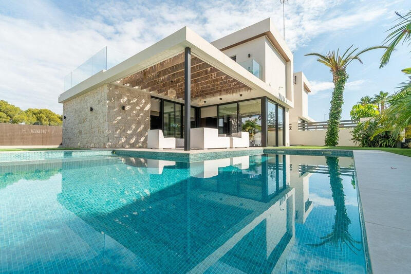 Villa til salg i Torrevieja, Alicante