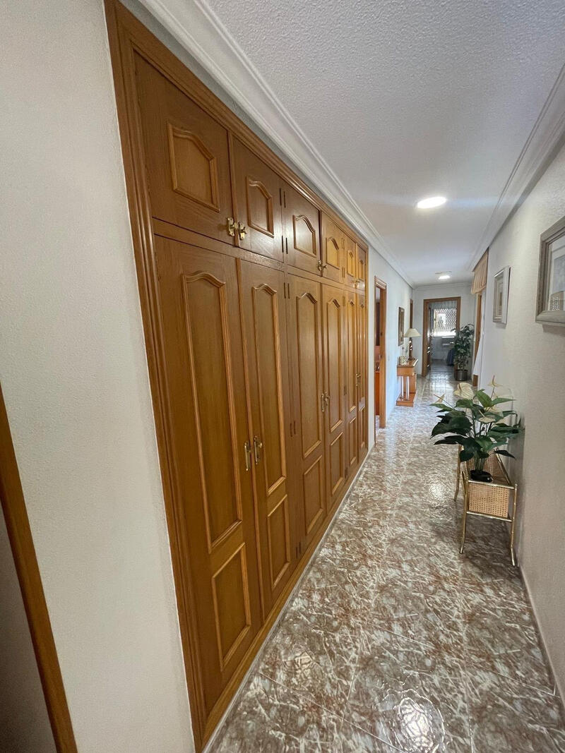 4 bedroom Apartment for sale