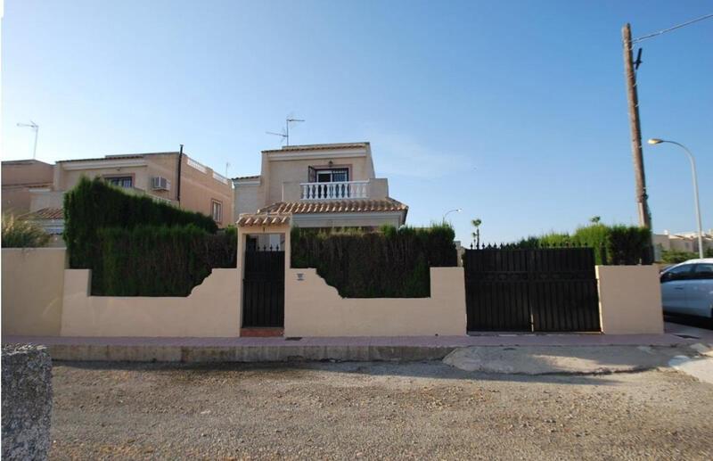 Villa en venta en Torrevieja, Alicante