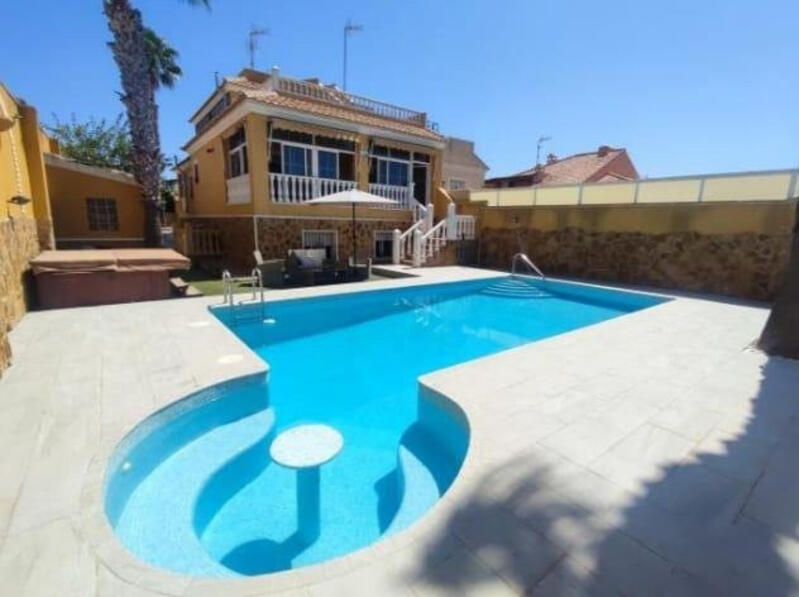 Villa à vendre dans Torrevieja, Alicante