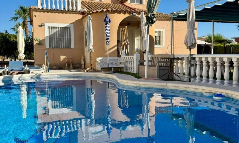 Villa for sale in Torrevieja, Alicante