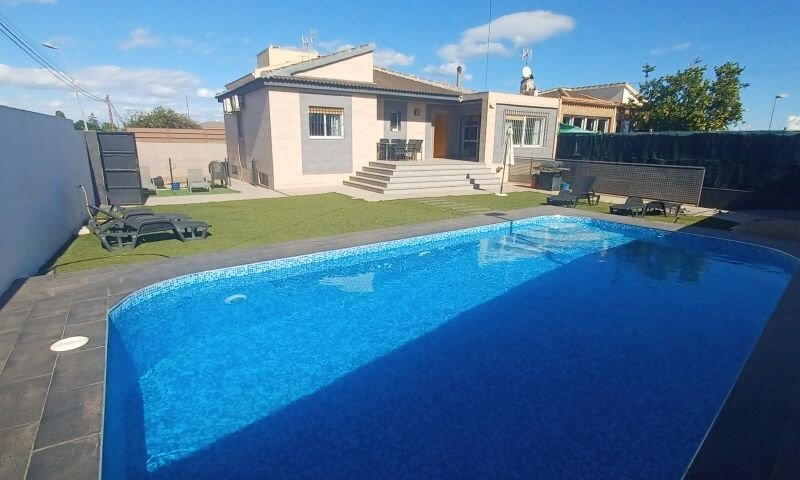 Villa en venta en Torrevieja, Alicante