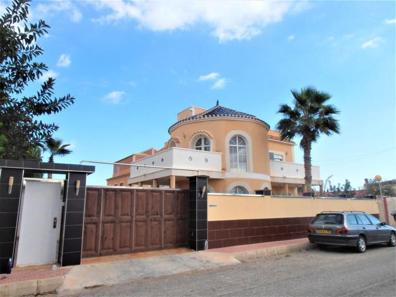 5 bedroom Villa for sale