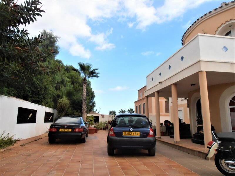 5 bedroom Villa for sale