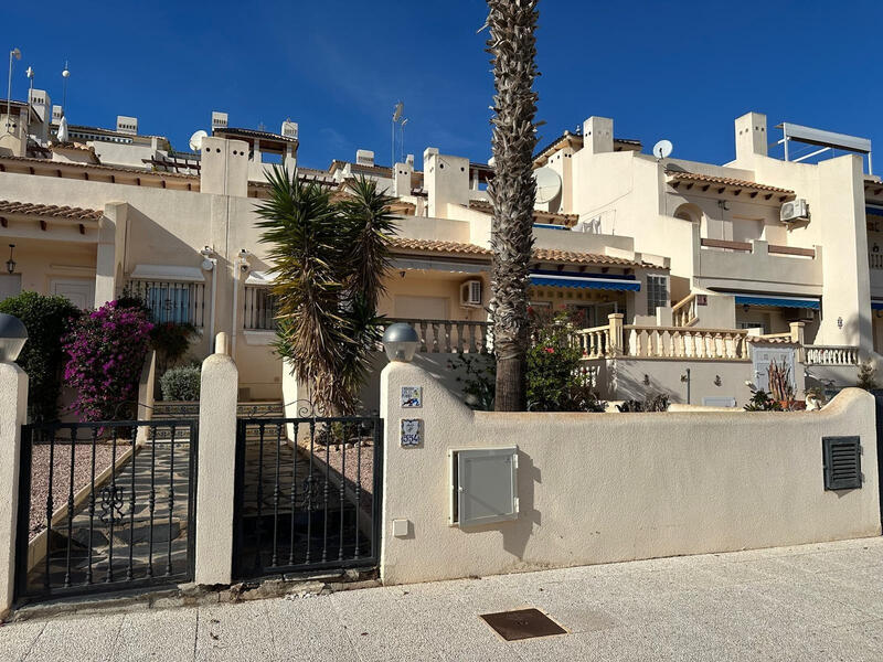 Villa Te koop in Campoamor, Alicante