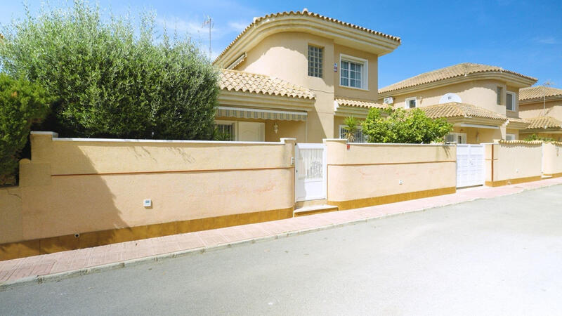 Villa til salgs i Orihuela Costa, Alicante