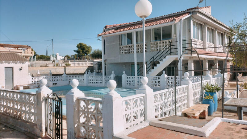 Villa till salu i Torrevieja, Alicante