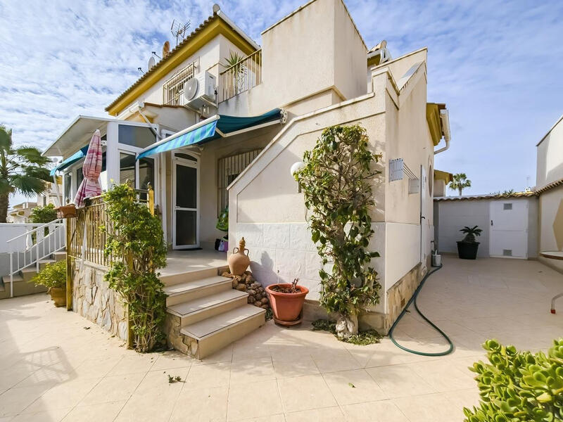 Villa til salgs i Torrevieja, Alicante