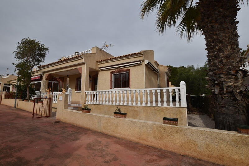 Villa en venta en Algorfa, Alicante