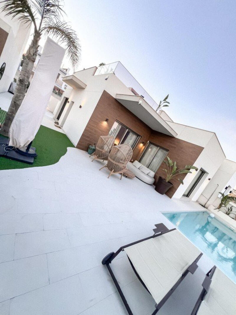 Villa for sale in San Miguel de Salinas, Alicante