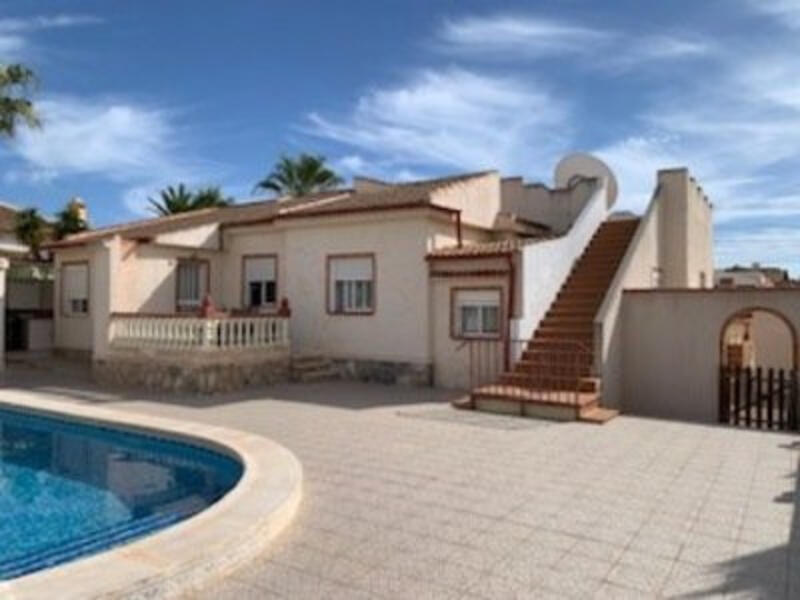 Villa til salg i Torrevieja, Alicante