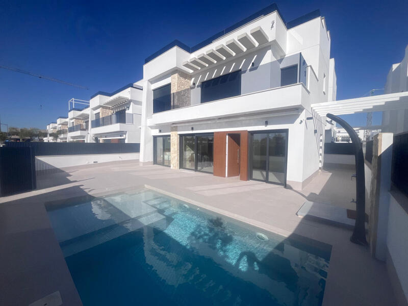 Villa for sale in Torre Pacheco, Murcia