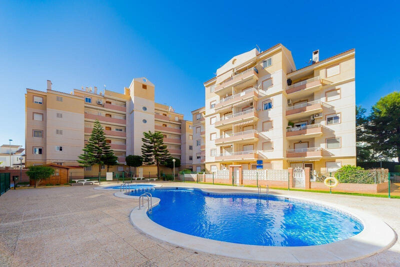 Stadthaus zu verkaufen in Torrevieja, Alicante