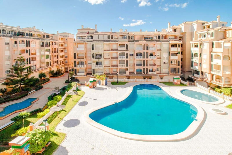 вилла продается в Torrevieja, Alicante