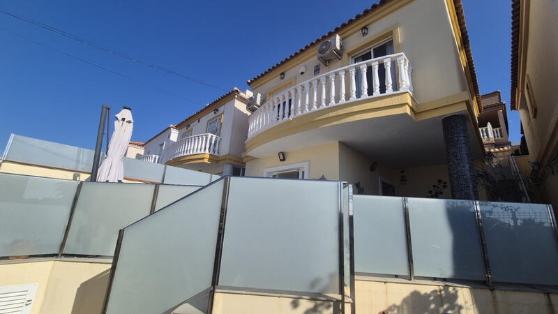 2 Cuarto Villa en venta