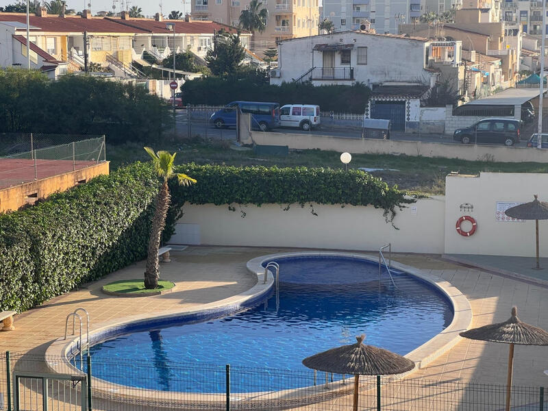 Villa en venta en Torrevieja, Alicante