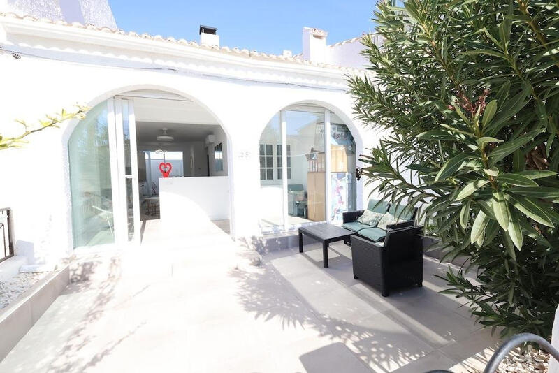 Villa Te koop in Benijófar, Alicante