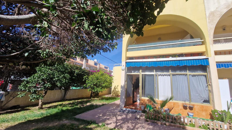 Villa en venta en Torrevieja, Alicante