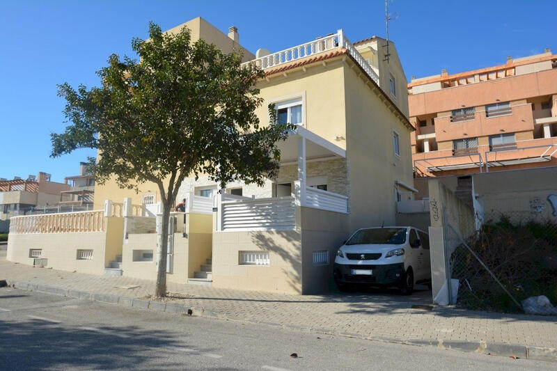 Stadthaus zu verkaufen in Guardamar del Segura, Alicante