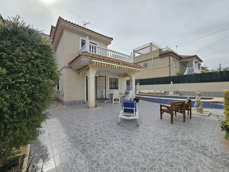 Villa til salgs i Villamartin, Alicante