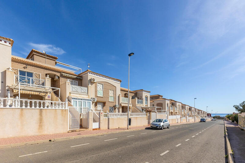 вилла продается в Torrevieja, Alicante