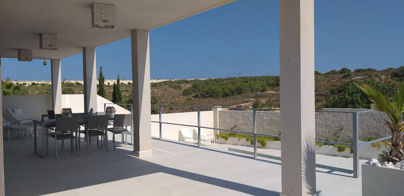 Villa til salgs i Santa Pola, Alicante