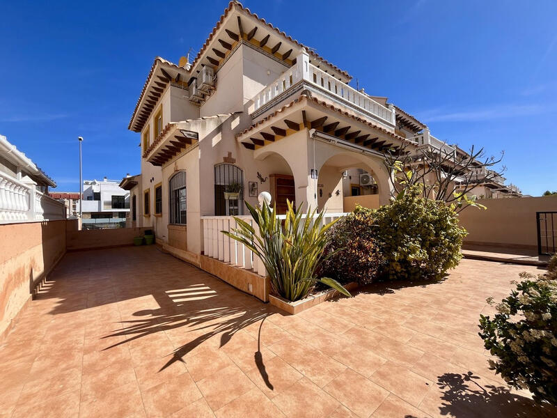 Townhouse for sale in Cabo Roig, Alicante