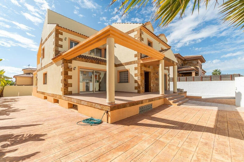 Villa à vendre dans Torrevieja, Alicante