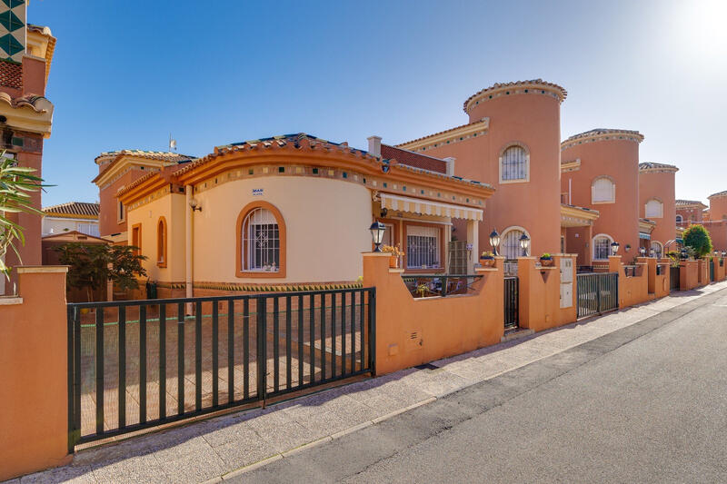 Villa à vendre dans Orihuela Costa, Alicante