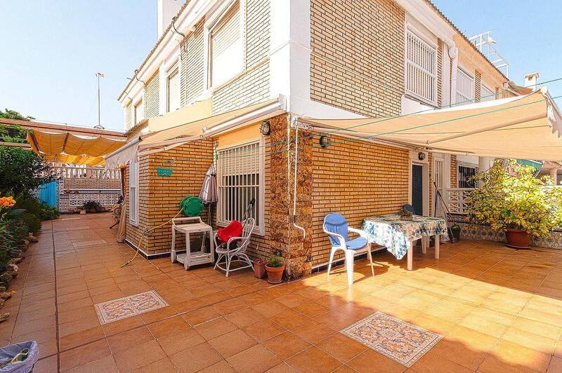 вилла продается в Torrevieja, Alicante