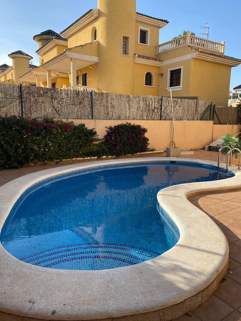 Villa til salg i Orihuela Costa, Alicante