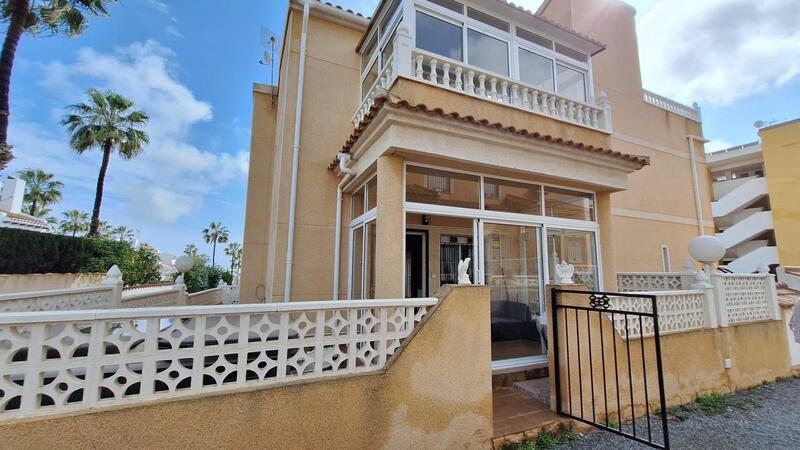 Villa til salg i Orihuela Costa, Alicante