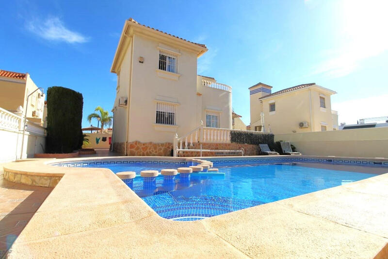 Villa for sale in La Zenia, Alicante