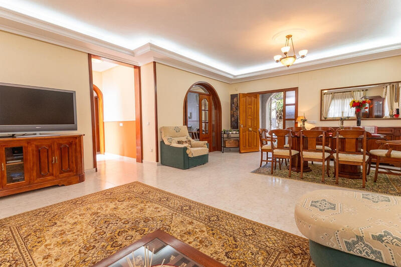 5 bedroom Villa for sale